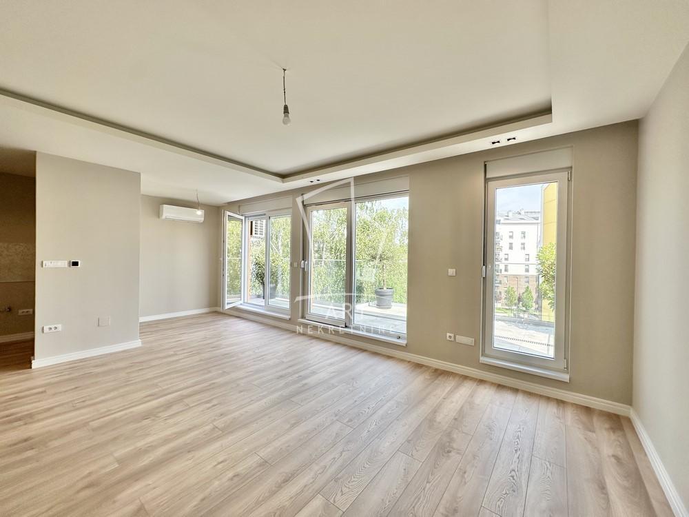 Stan na prodaju u Beogradu, Gornji grad, trosoban, 98m2, cena 323000 evra