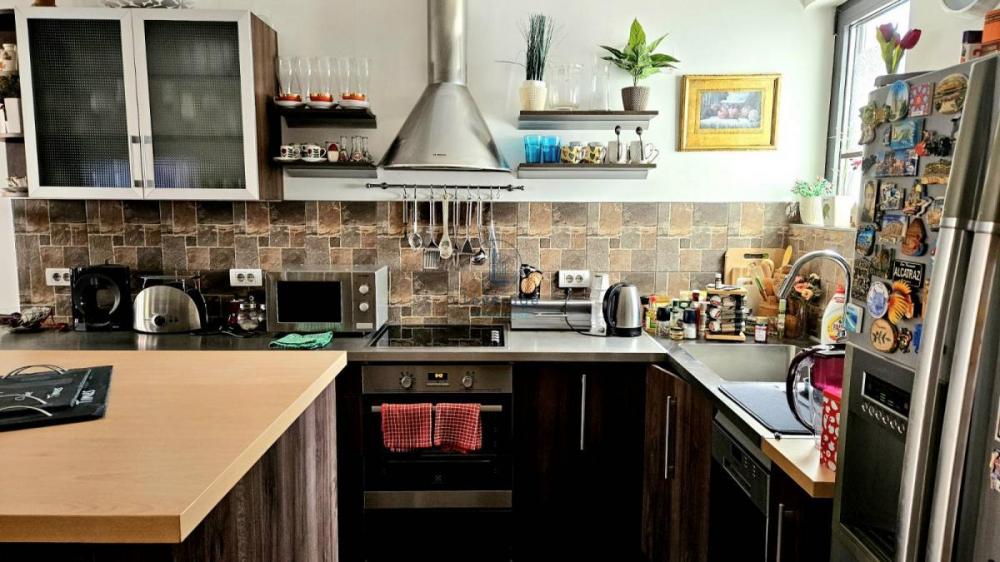 Stan na prodaju u Beogradu, Južni bulevar, dvoiposoban, 101m2, cena 319000 evra