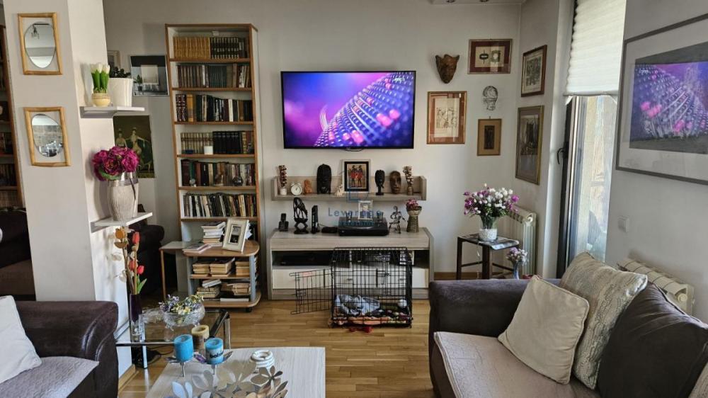 Stan na prodaju u Beogradu, Južni bulevar, dvoiposoban, 101m2, cena 319000 evra