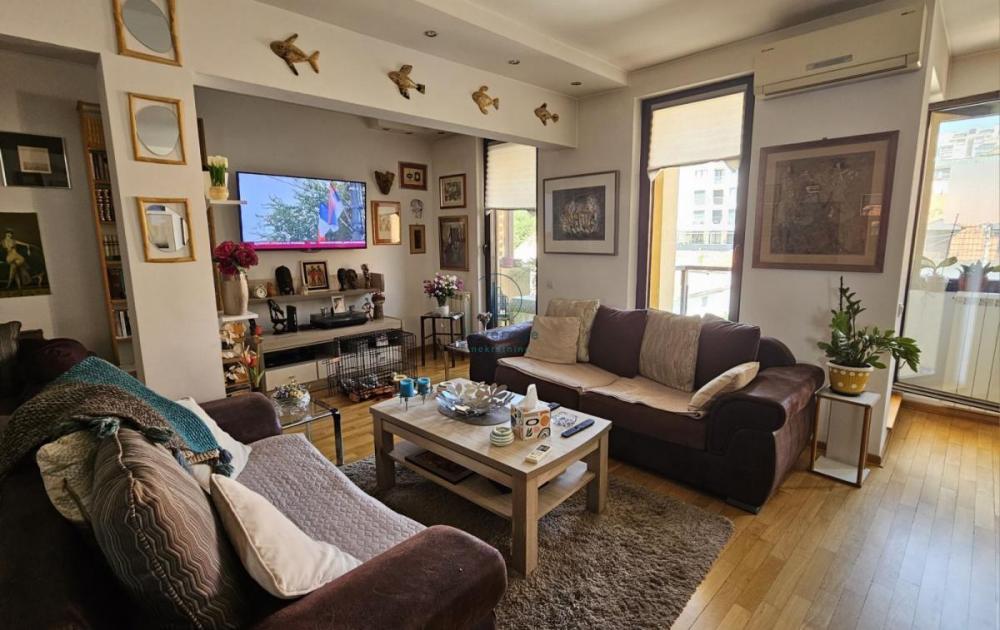 Stan na prodaju u Beogradu, Južni bulevar, dvoiposoban, 101m2, cena 319000 evra