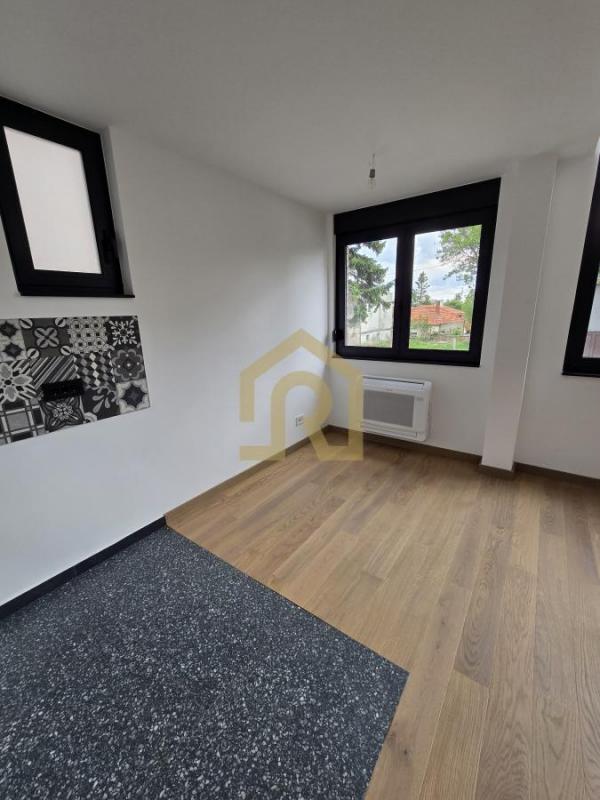 Stan na prodaju u Beogradu, Lion, trosoban, 70m2, cena 234000 evra