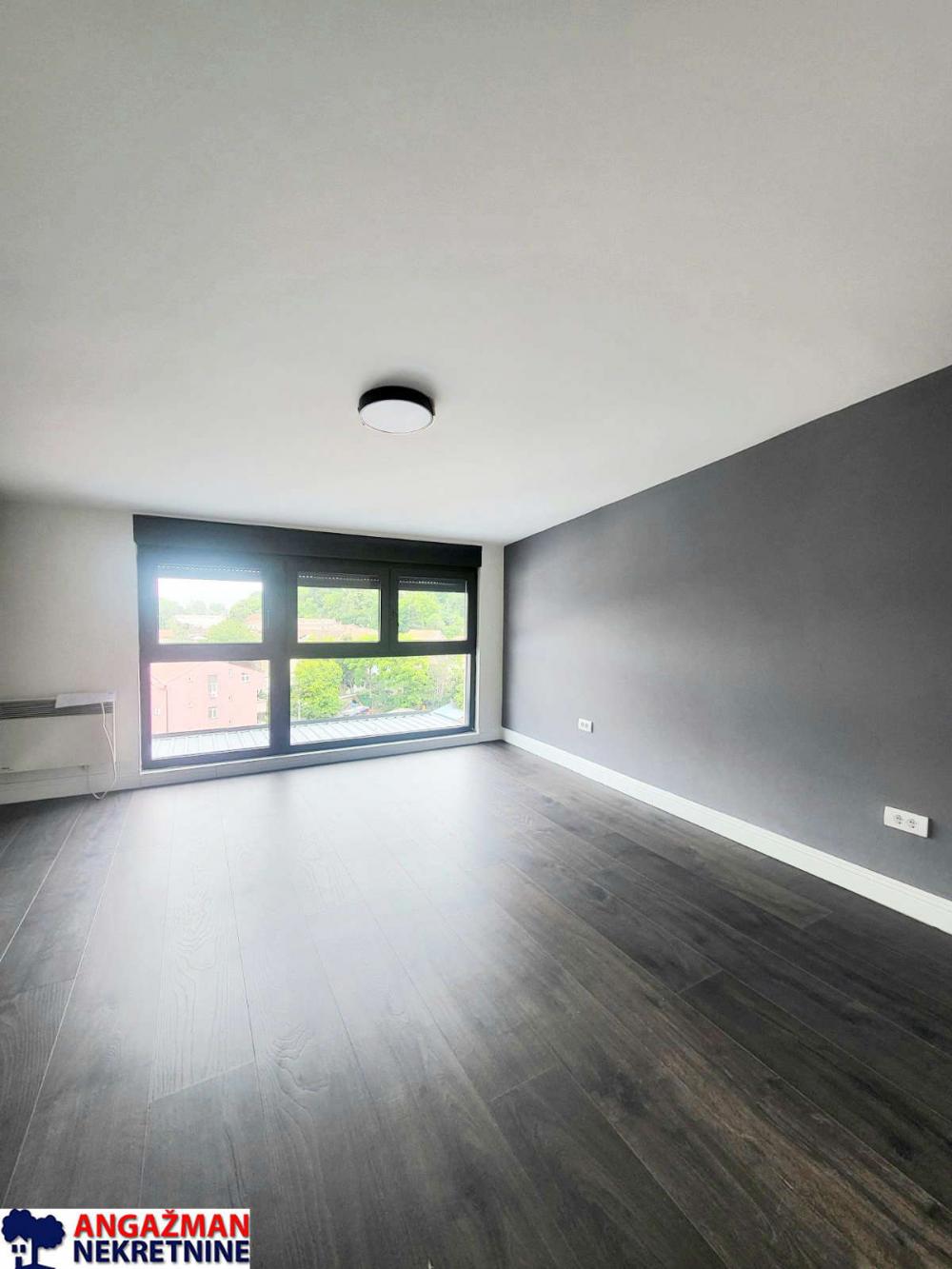 Stan na prodaju u Beogradu, Cvetkova pijaca, cetvorosoban, 150m2, cena 330000 evra