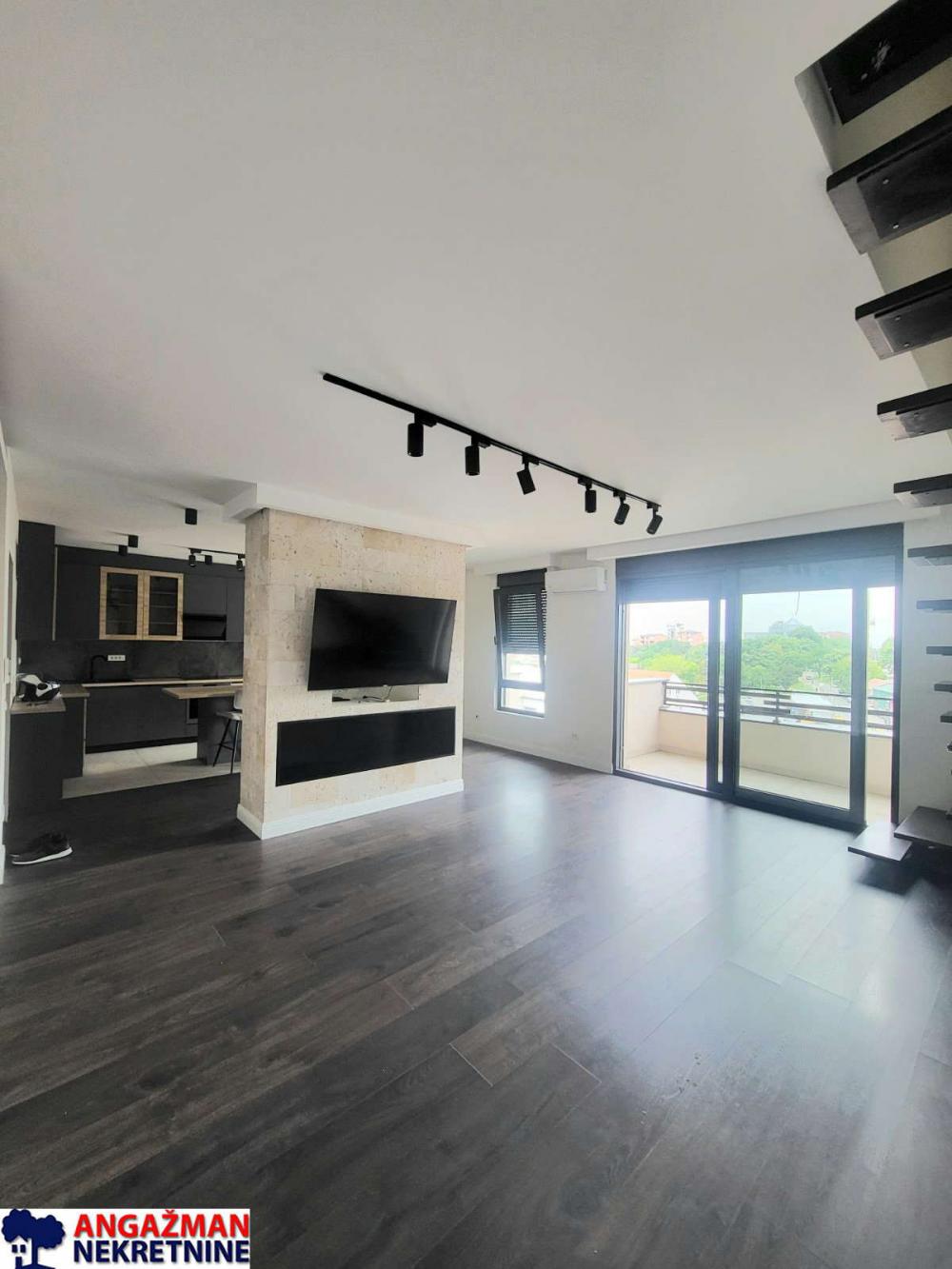 Stan na prodaju u Beogradu, Cvetkova pijaca, cetvorosoban, 150m2, cena 330000 evra