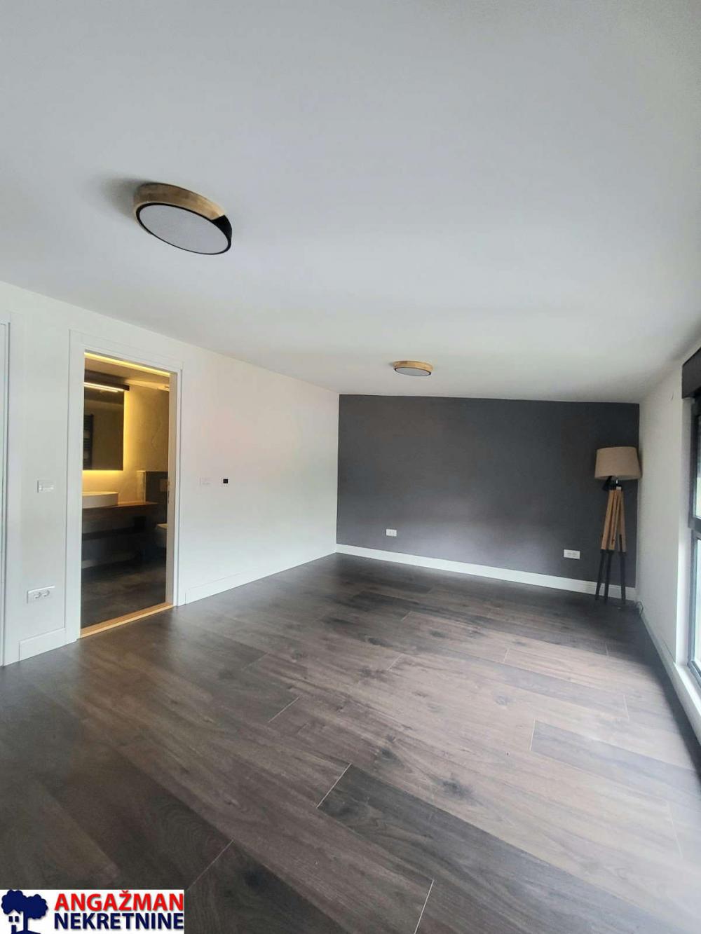 Stan na prodaju u Beogradu, Cvetkova pijaca, cetvorosoban, 150m2, cena 330000 evra