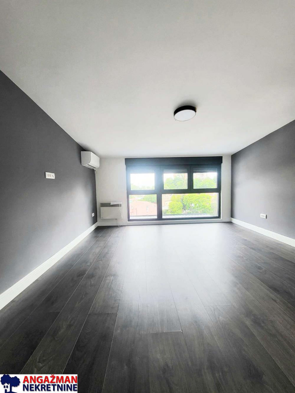 Stan na prodaju u Beogradu, Cvetkova pijaca, cetvorosoban, 150m2, cena 330000 evra