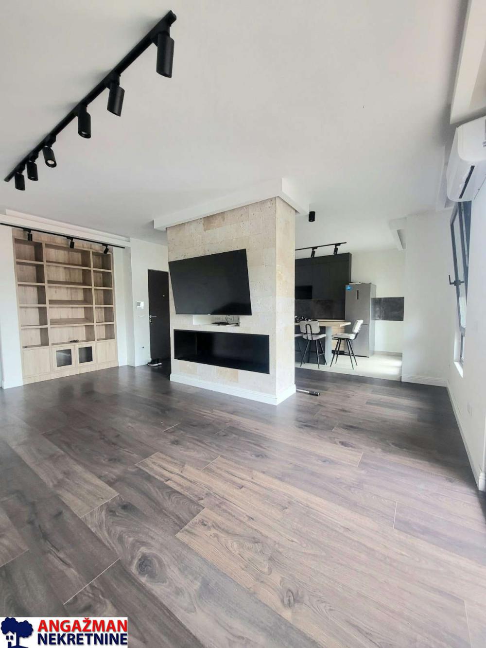 Stan na prodaju u Beogradu, Cvetkova pijaca, cetvorosoban, 150m2, cena 330000 evra