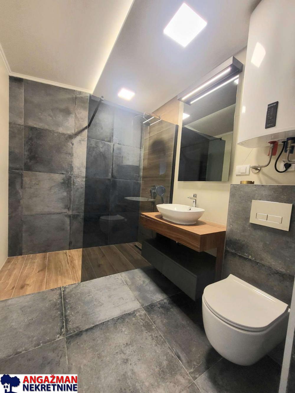 Stan na prodaju u Beogradu, Cvetkova pijaca, cetvorosoban, 150m2, cena 330000 evra