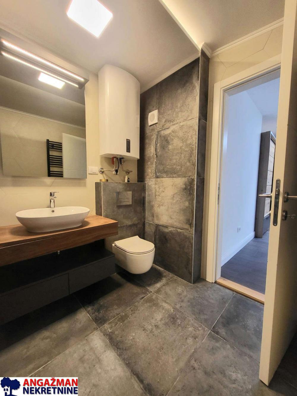 Stan na prodaju u Beogradu, Cvetkova pijaca, cetvorosoban, 150m2, cena 330000 evra