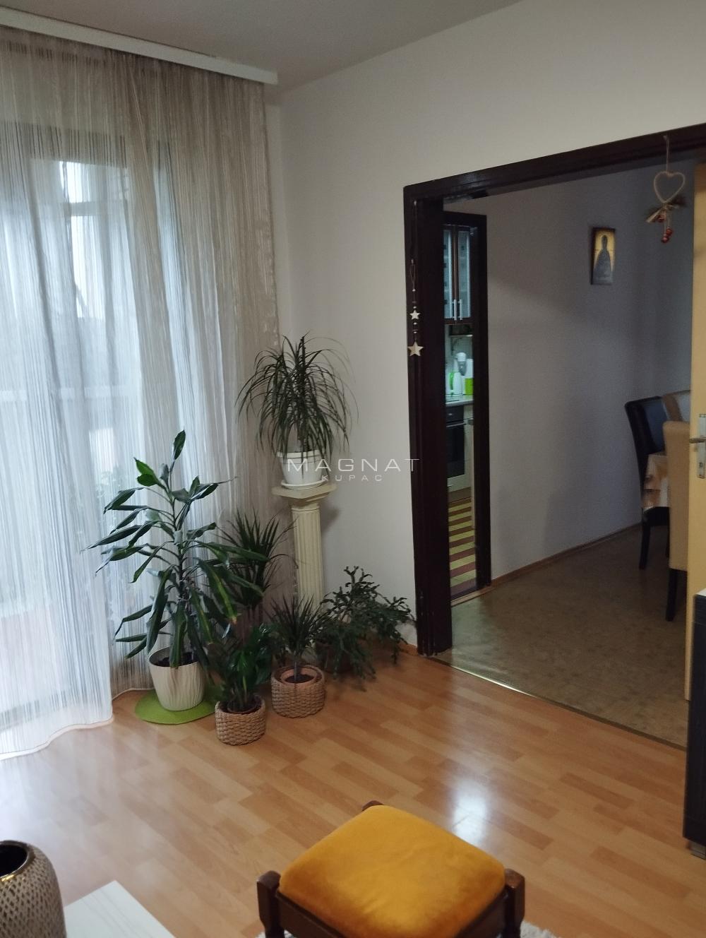 Stan na prodaju u Beogradu, Rakovica, cetvorosoban, 108m2, cena 270000 evra