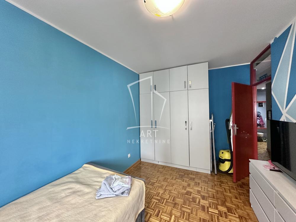 Stan na prodaju u Beogradu, Novi Beograd, dvoiposoban, 74m2, cena 225000 evra