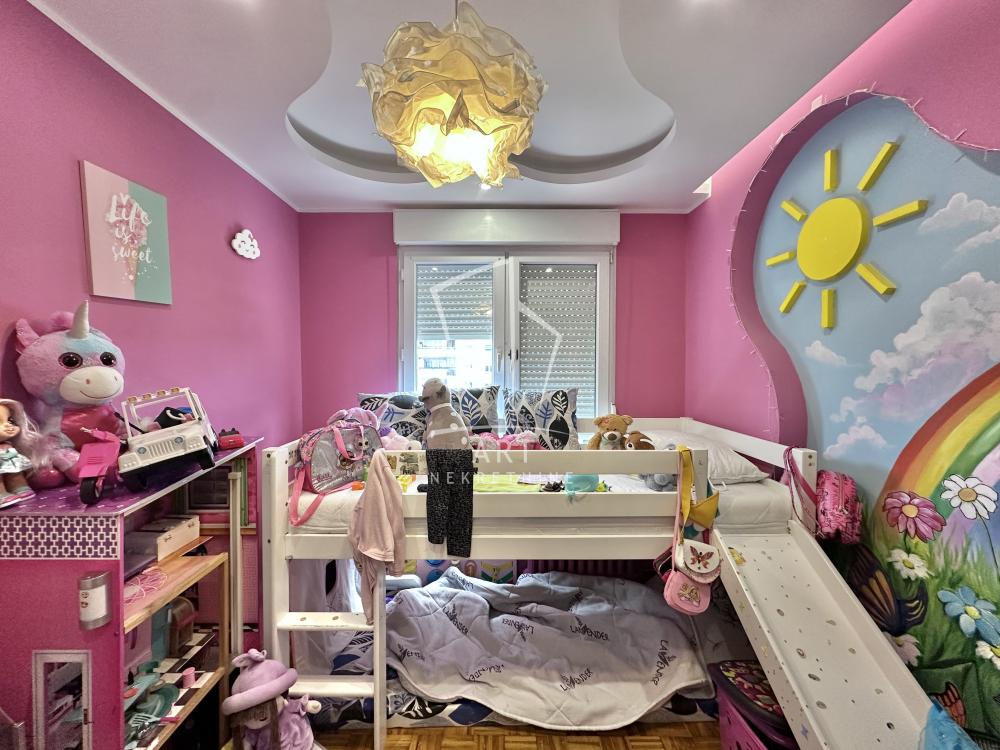 Stan na prodaju u Beogradu, Novi Beograd, dvoiposoban, 74m2, cena 225000 evra