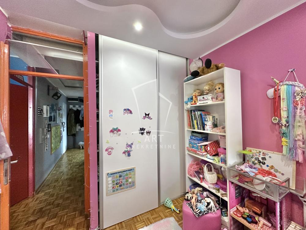 Stan na prodaju u Beogradu, Novi Beograd, dvoiposoban, 74m2, cena 225000 evra