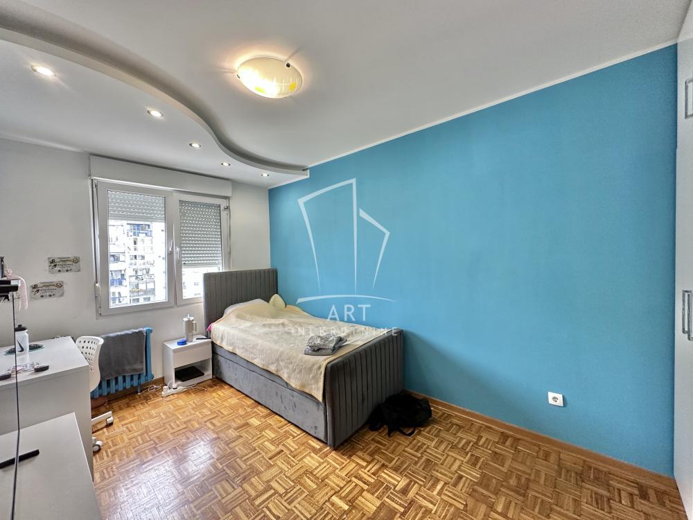 Stan na prodaju u Beogradu, Novi Beograd, dvoiposoban, 74m2, cena 225000 evra