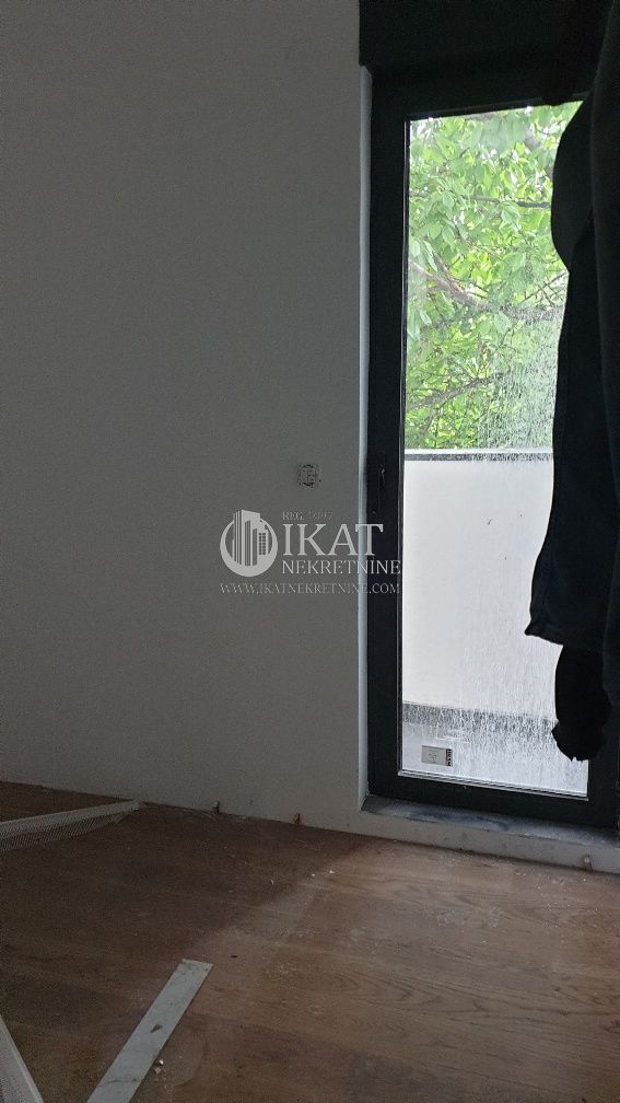 Stan na prodaju u Beogradu, Cvetkova pijaca, dvoiposoban, 60m2, cena 159000 evra