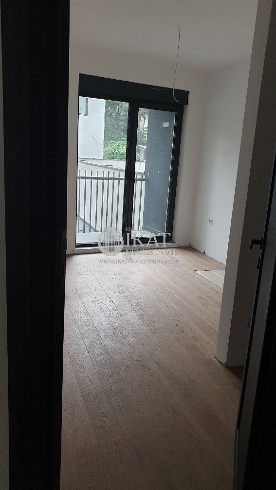 Stan na prodaju u Beogradu, Cvetkova pijaca, dvoiposoban, 60m2, cena 159000 evra