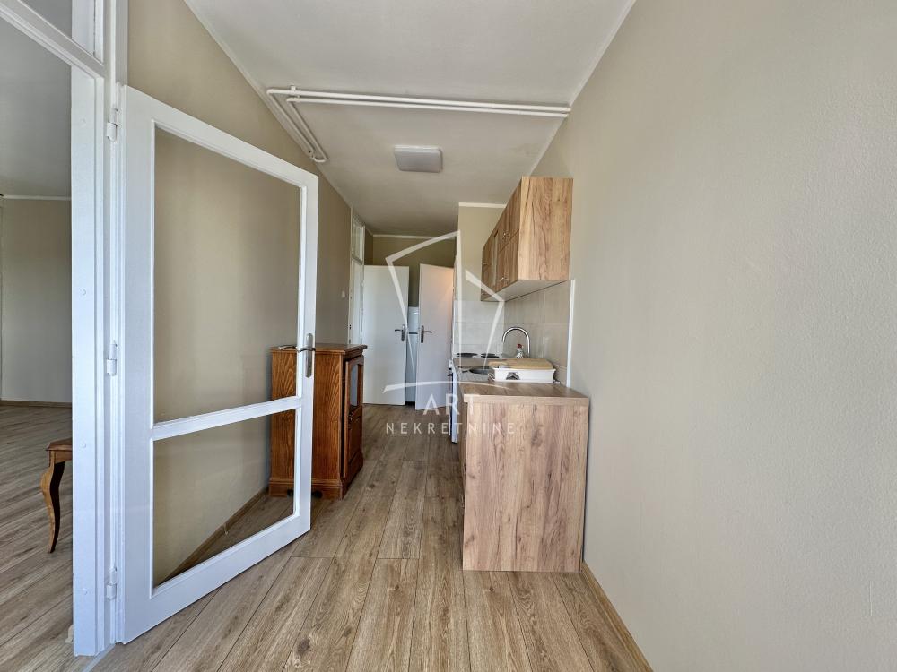 Stan na prodaju u Beogradu, Čukarica, jednoiposoban, 50m2, cena 132000 evra
