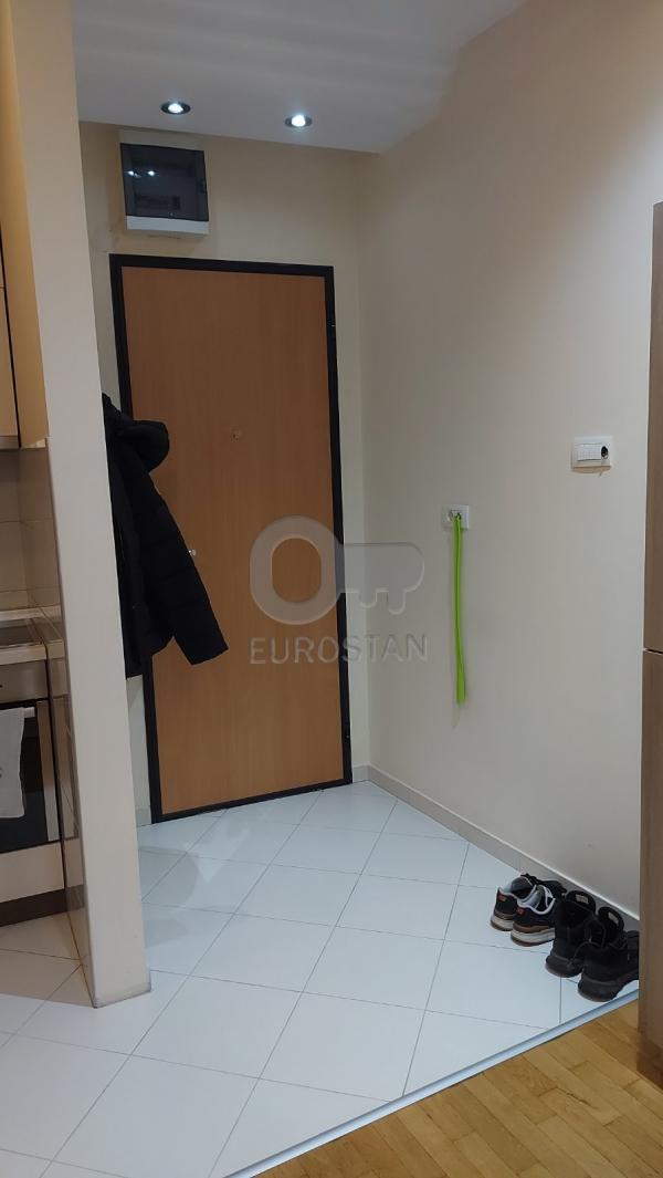 Stan na prodaju u Beogradu, Vračar (Hram), dvosoban, 39m2, cena 189600 evra