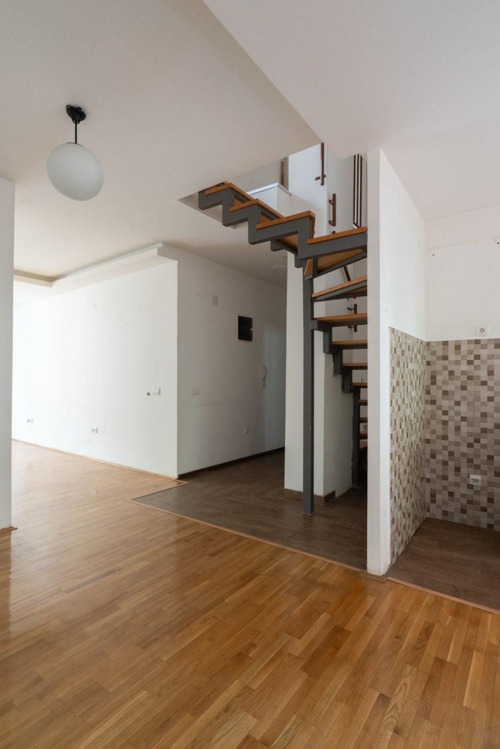 Stan na prodaju u Beogradu, Karaburma, cetvorosoban, 101m2, cena 250000 evra