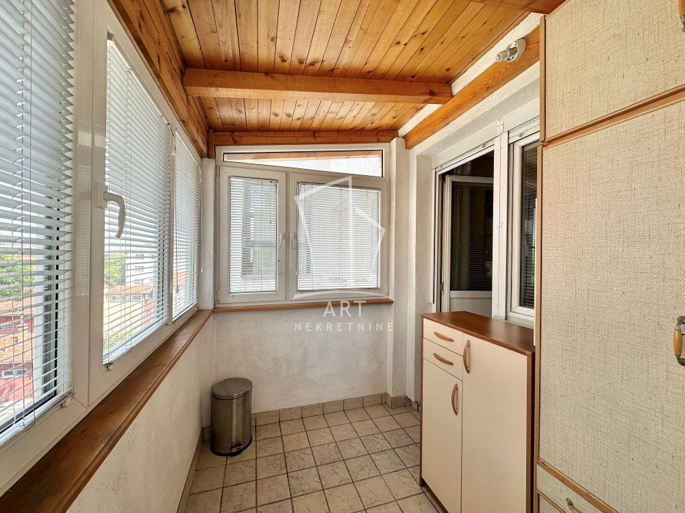 Stan na prodaju u Beogradu, Karaburma, dvosoban, 47m2, cena 156000 evra