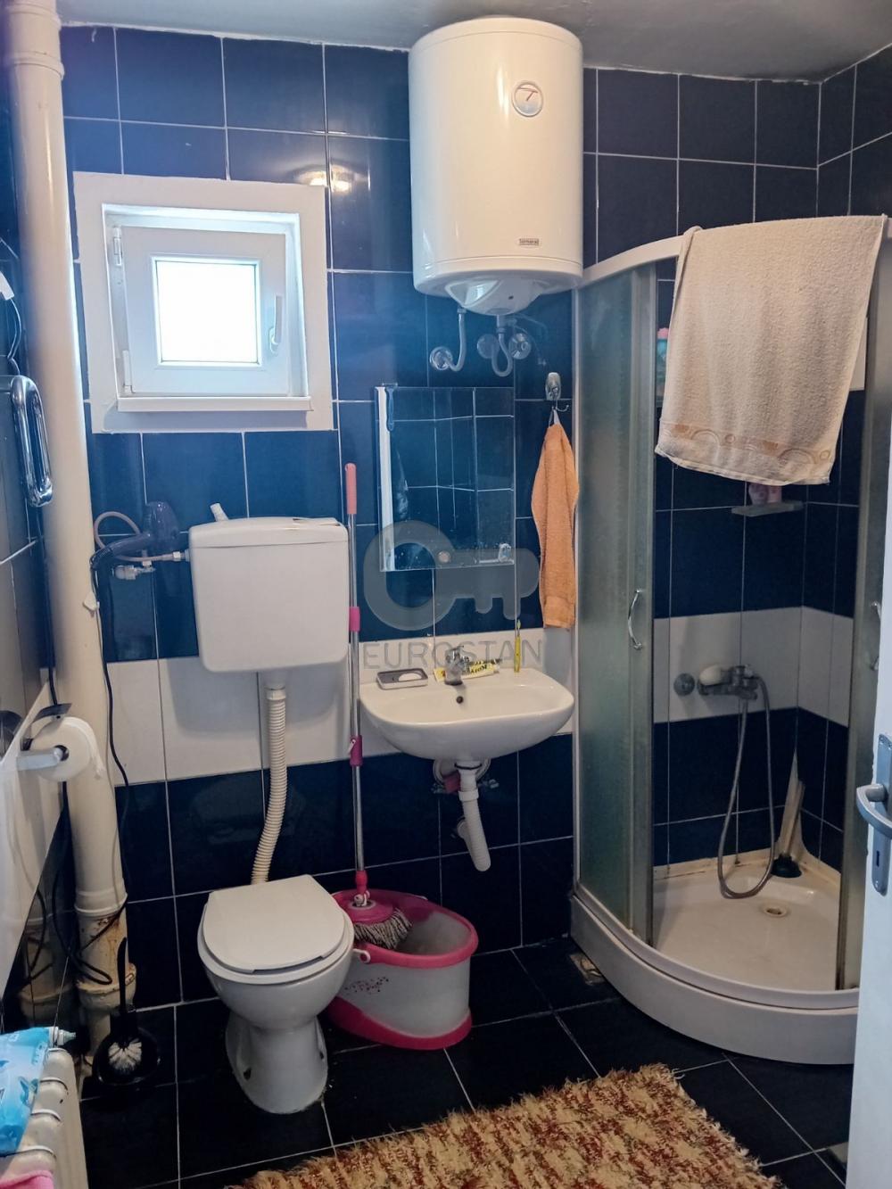 Stan na prodaju u Beogradu, Rakovica, jednoiposoban, 44m2, cena 115000 evra