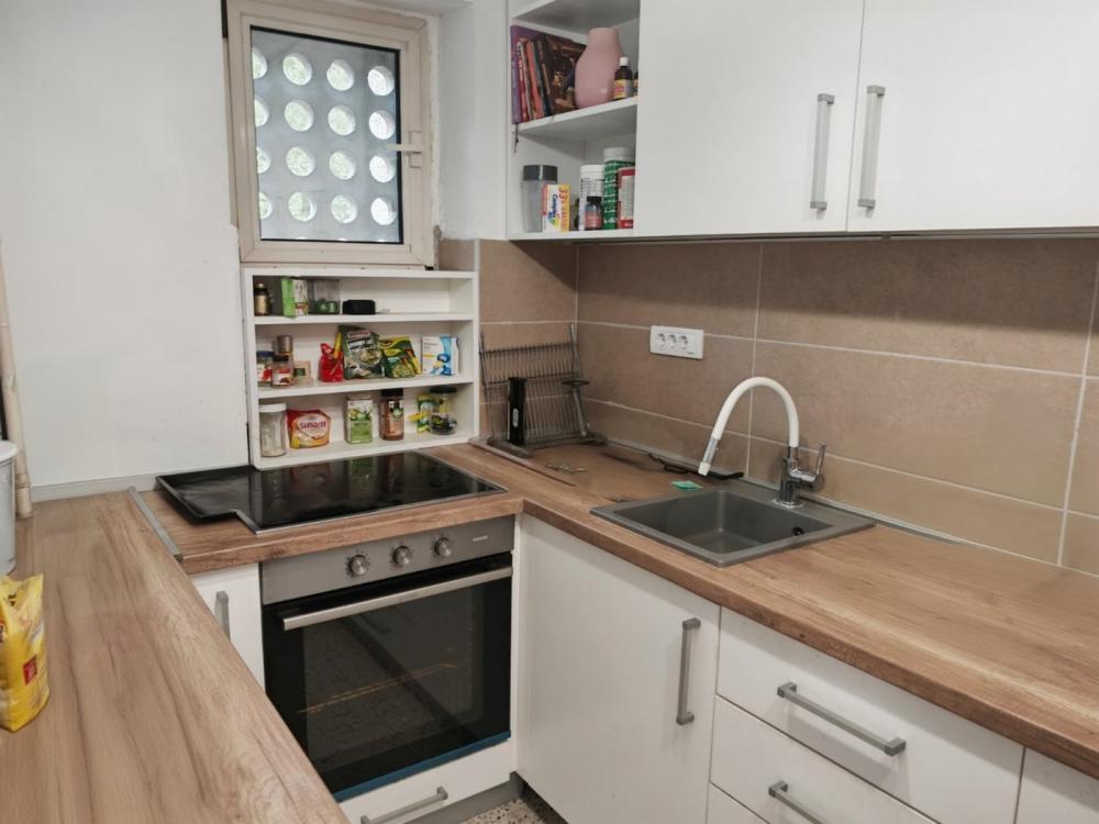 Stan na prodaju u Beogradu, Novi Beograd blok 8A (Paviljoni), trosoban, 75m2, cena 205000 evra