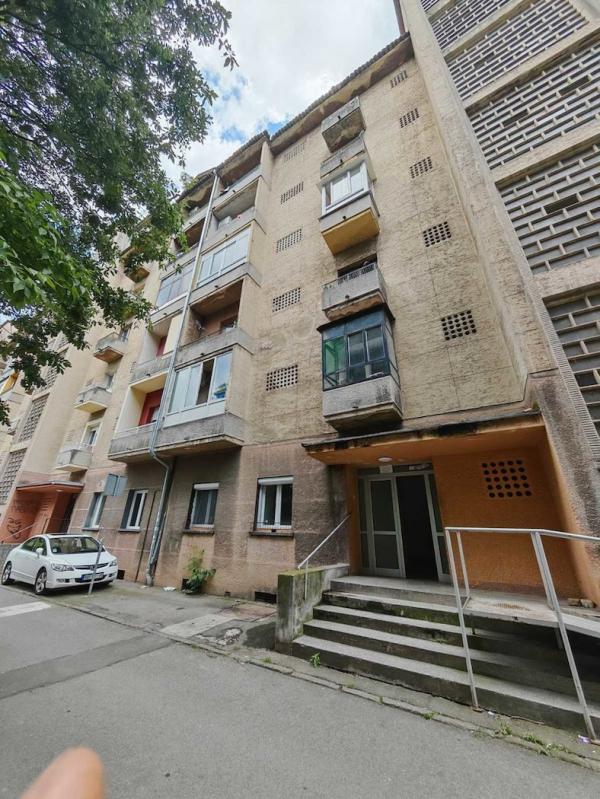 Stan na prodaju u Beogradu, Novi Beograd blok 8A (Paviljoni), trosoban, 75m2, cena 205000 evra