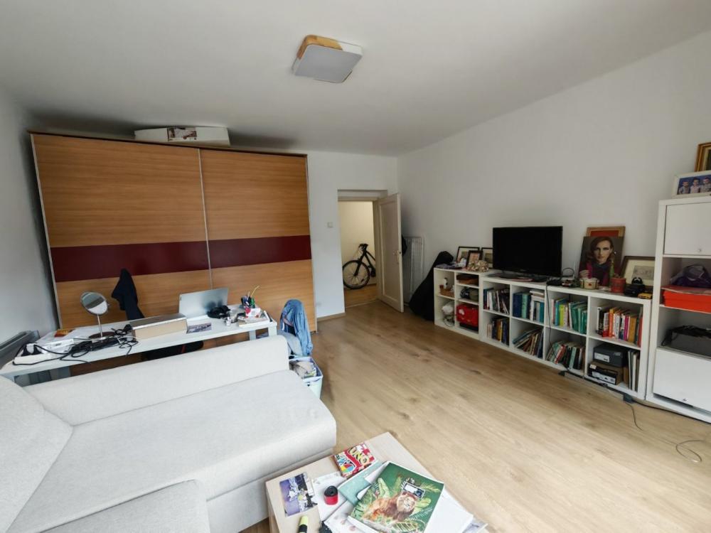 Stan na prodaju u Beogradu, Novi Beograd blok 8A (Paviljoni), trosoban, 75m2, cena 205000 evra