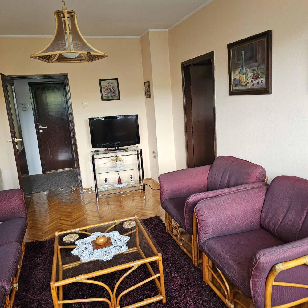 Stan na prodaju u Beogradu, Karaburma, trosoban, 66m2, cena 153000 evra