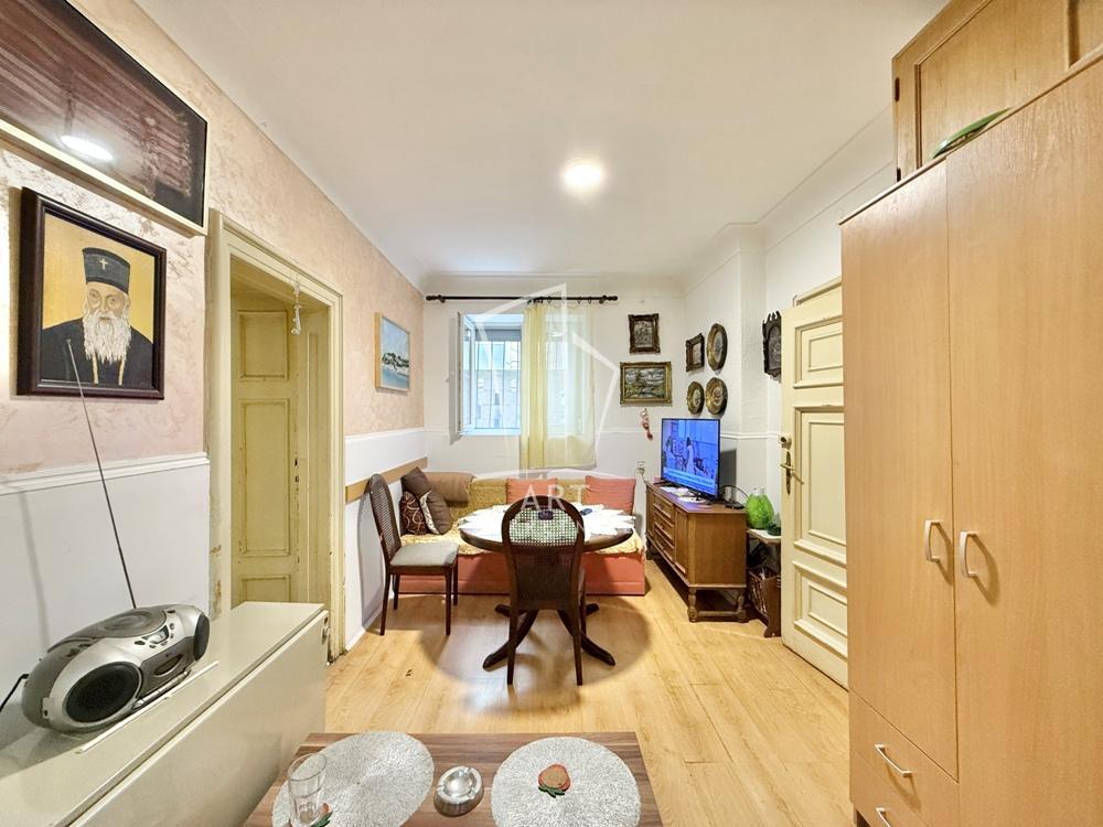 Stan na prodaju u Beogradu, Vračar, trosoban, 70m2, cena 280000 evra