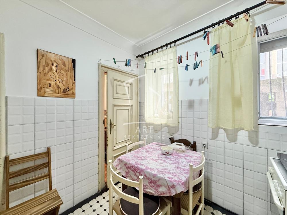 Stan na prodaju u Beogradu, Vračar, trosoban, 70m2, cena 280000 evra