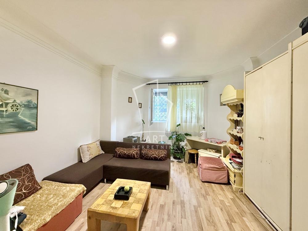 Stan na prodaju u Beogradu, Vračar, trosoban, 70m2, cena 280000 evra