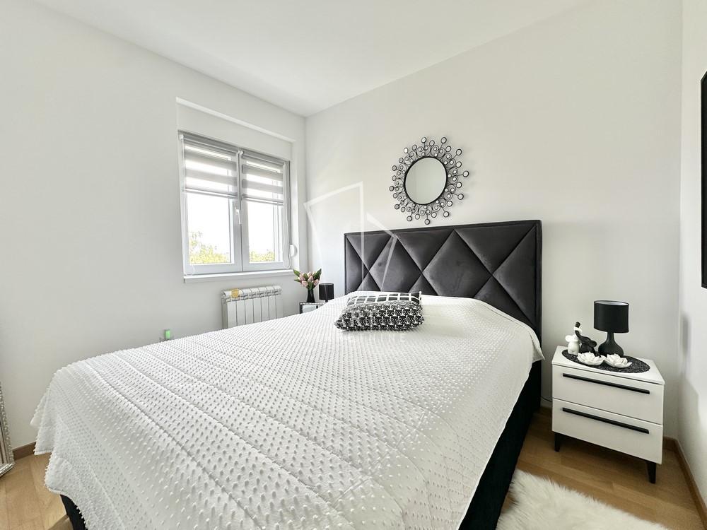 Stan na prodaju u Beogradu, Novi Beograd, trosoban, 60m2, cena 180000 evra