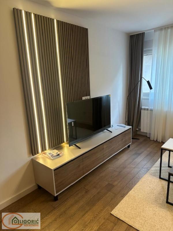 Stan na prodaju u Beogradu, Crveni Krst, dvoiposoban, 62m2, cena 275000 evra