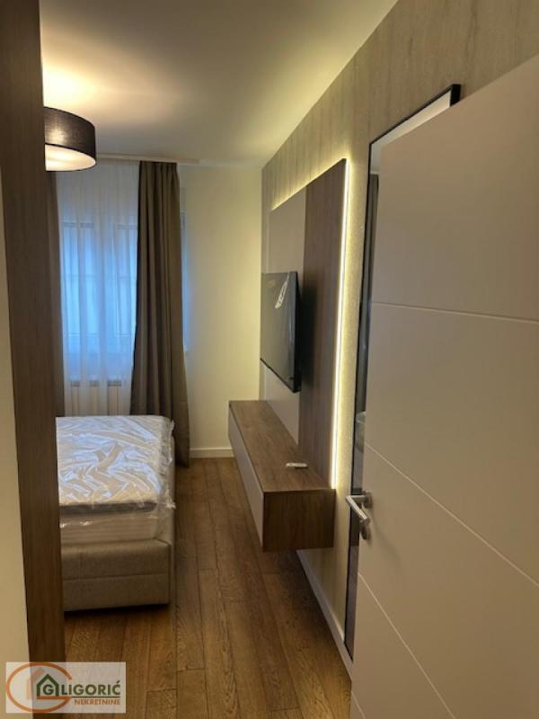 Stan na prodaju u Beogradu, Crveni Krst, dvoiposoban, 62m2, cena 279000 evra