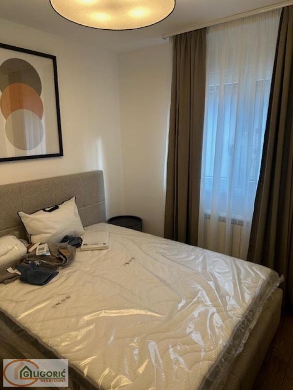 Stan na prodaju u Beogradu, Crveni Krst, dvoiposoban, 62m2, cena 279000 evra