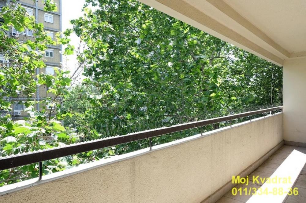 Stan na prodaju u Beogradu, Novi Beograd blok 32 (Crkva Sv. Dimitrija), dvosoban, 68m2, cena 200000 evra