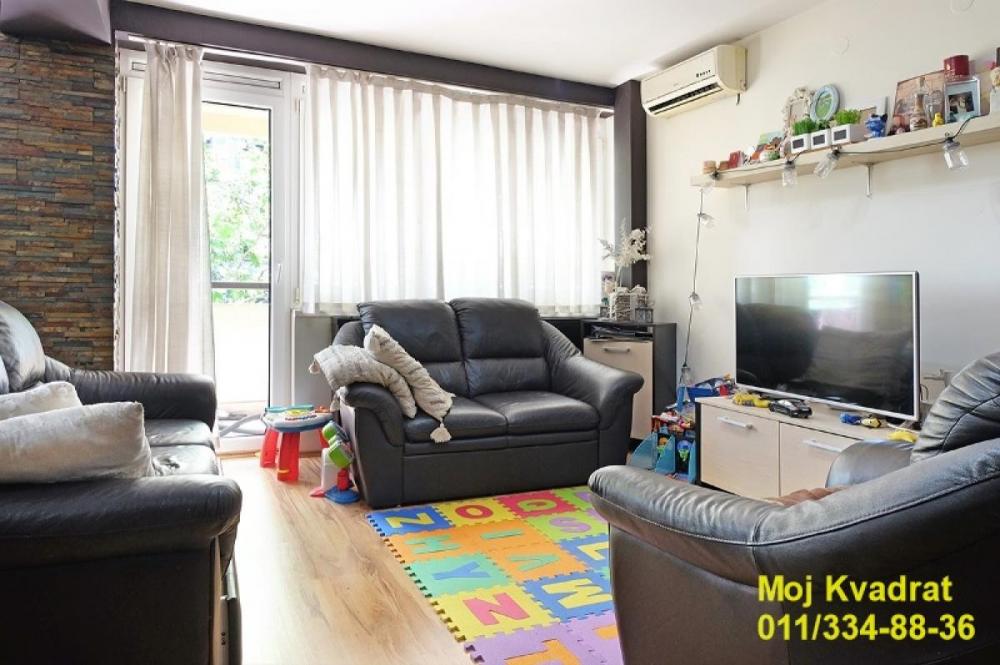 Stan na prodaju u Beogradu, Novi Beograd blok 32 (Crkva Sv. Dimitrija), dvosoban, 68m2, cena 200000 evra
