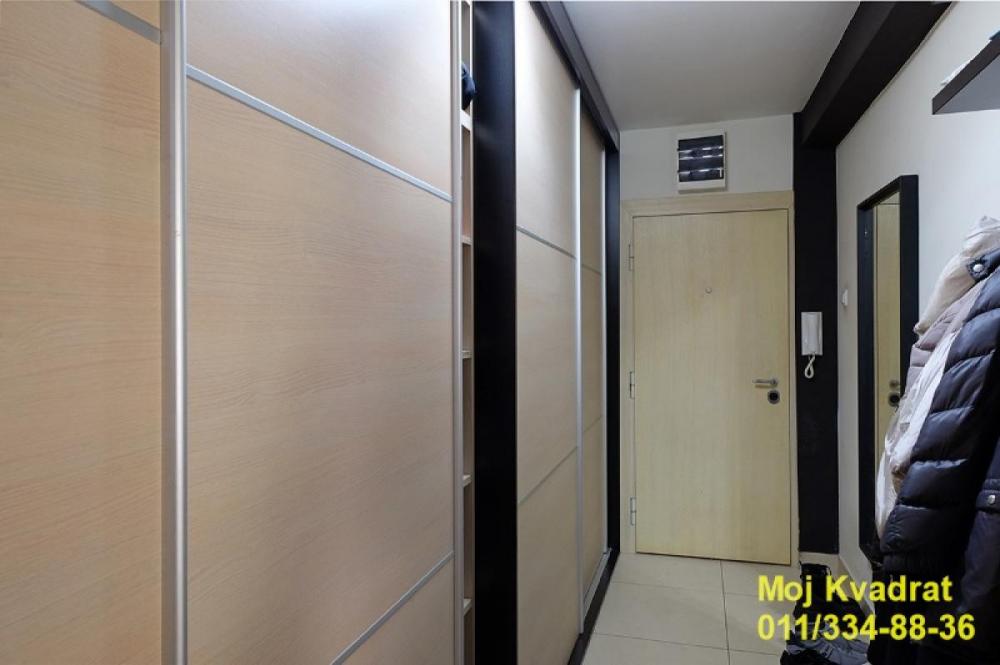 Stan na prodaju u Beogradu, Novi Beograd blok 32 (Crkva Sv. Dimitrija), dvosoban, 68m2, cena 200000 evra