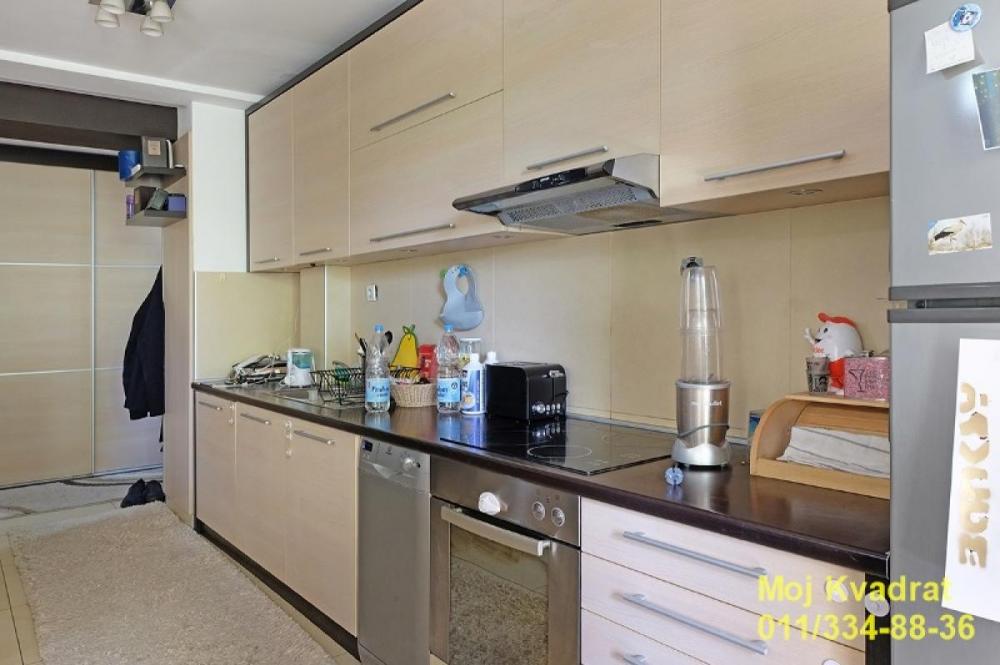 Stan na prodaju u Beogradu, Novi Beograd blok 32 (Crkva Sv. Dimitrija), dvosoban, 68m2, cena 200000 evra