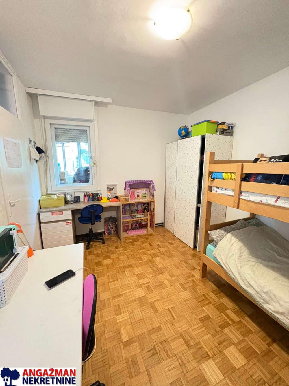 Stan na prodaju u Beogradu, Marije Bursać, trosoban, 77m2, cena 220000 evra
