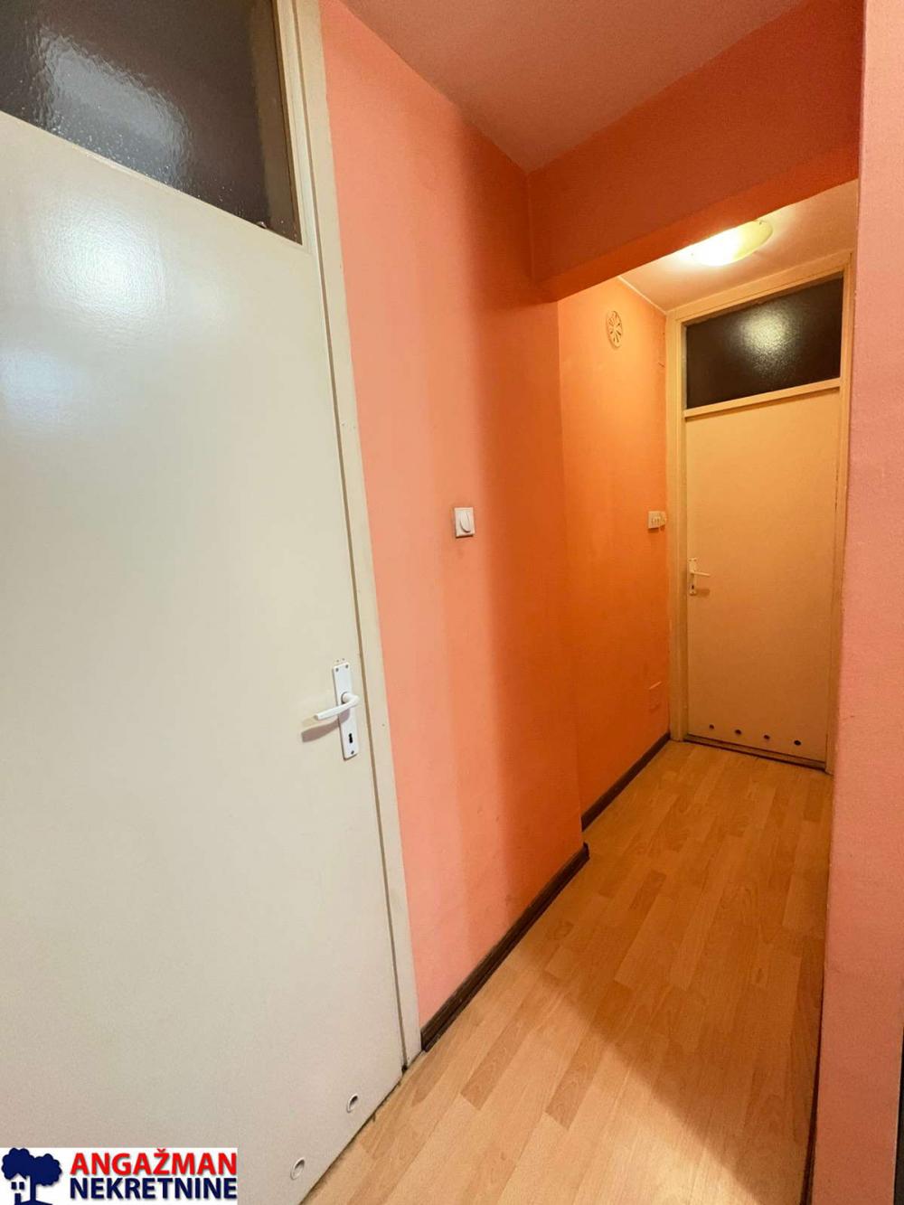 Stan na prodaju u Beogradu, Marije Bursać, trosoban, 77m2, cena 220000 evra