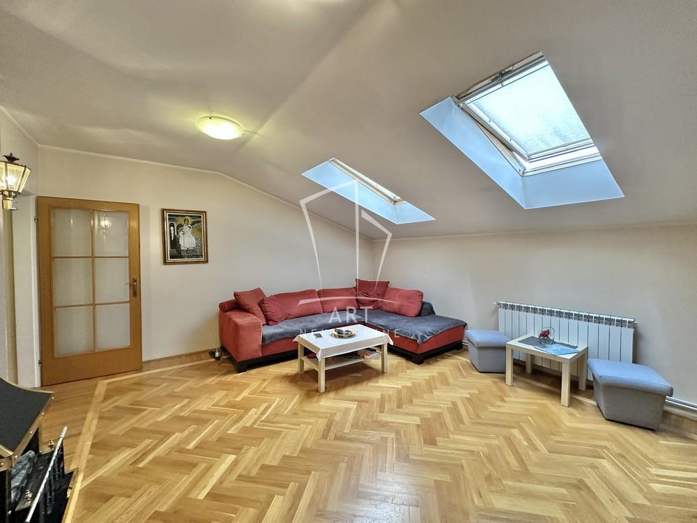 Stan na prodaju u Beogradu, Stari grad, troiposoban, 81m2, cena 235000 evra