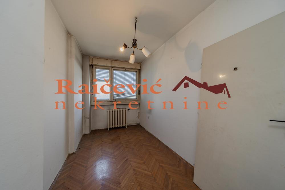 Stan na prodaju u Beogradu, Novi Beograd blok 37, cetvorosoban, 105m2, cena 270000 evra