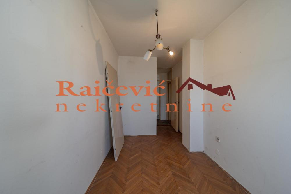 Stan na prodaju u Beogradu, Novi Beograd blok 37, cetvorosoban, 105m2, cena 270000 evra