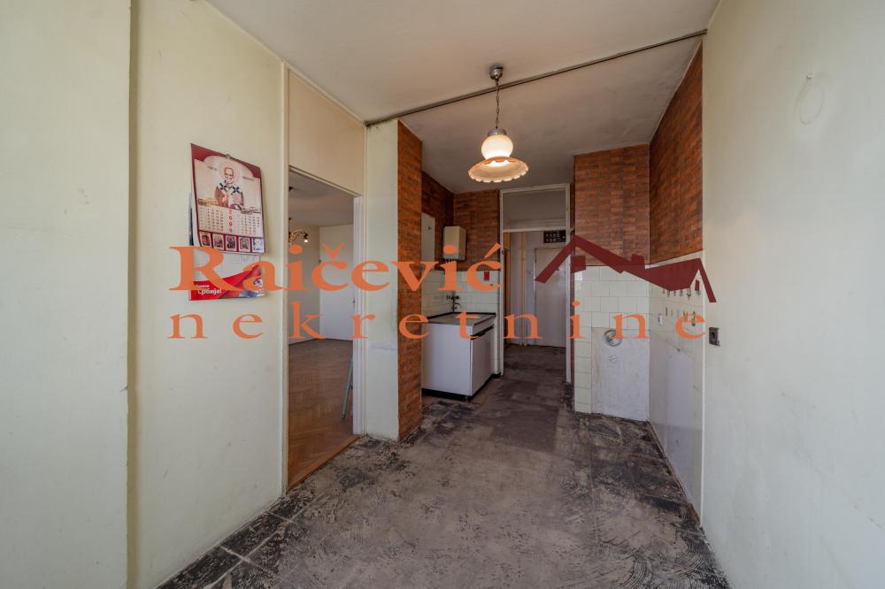 Stan na prodaju u Beogradu, Novi Beograd blok 37, cetvorosoban, 105m2, cena 270000 evra