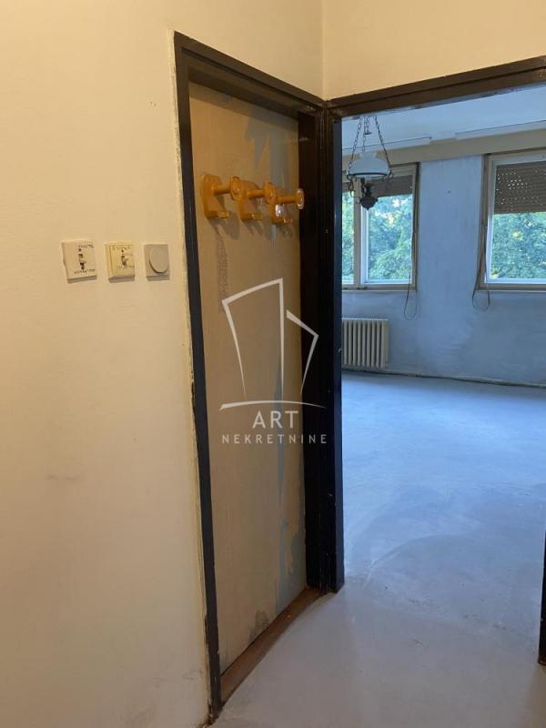 Stan na prodaju u Beogradu, Kanarevo brdo, dvoiposoban, 59m2, cena 140000 evra