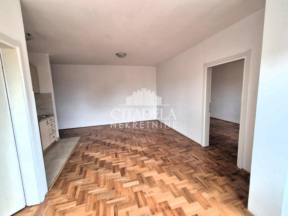 Stan na prodaju u Beogradu, Čukarica, dvoiposoban, 51m2, cena 120000 evra