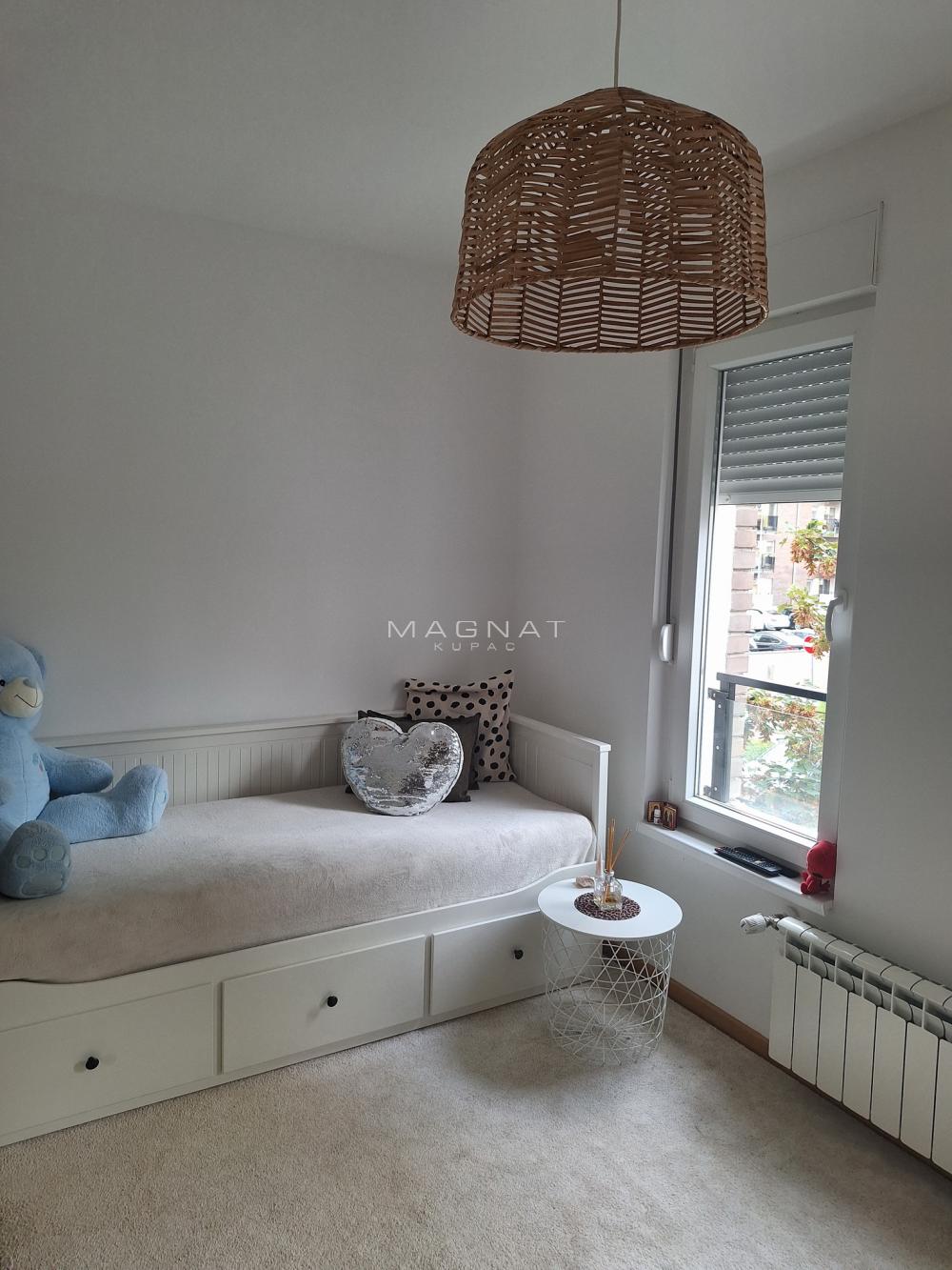 Stan na prodaju u Beogradu, Zemun, cetvorosoban, 83m2, cena 300000 evra