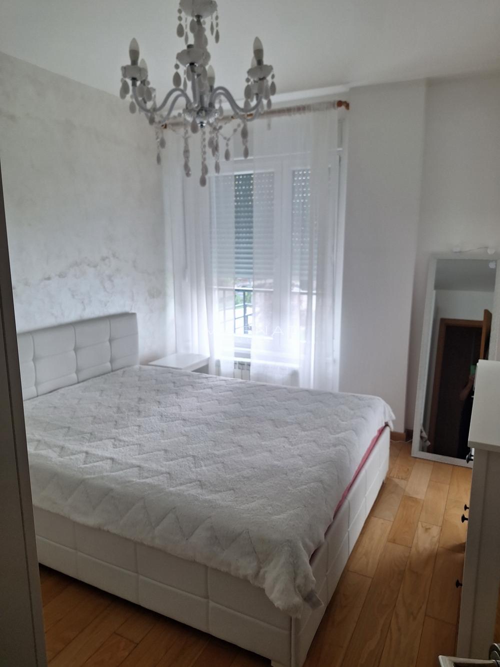 Stan na prodaju u Beogradu, Zemun, cetvorosoban, 83m2, cena 300000 evra