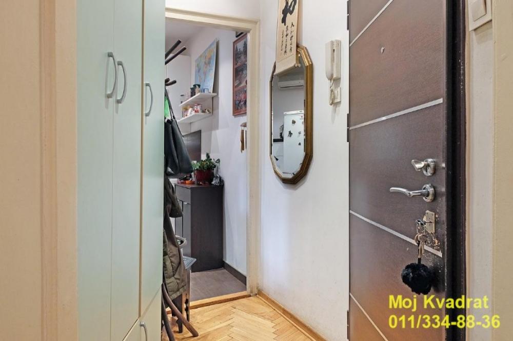 Stan na prodaju u Beogradu, Kalenić pijaca, jednoiposoban, 48m2, cena 295000 evra